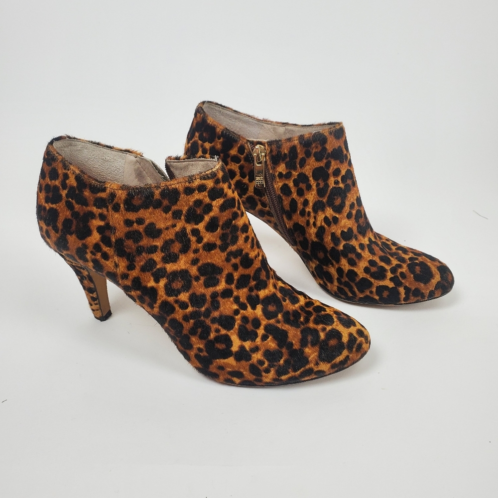 Vince Camuto leopard 🐆 bootie heels Size 9